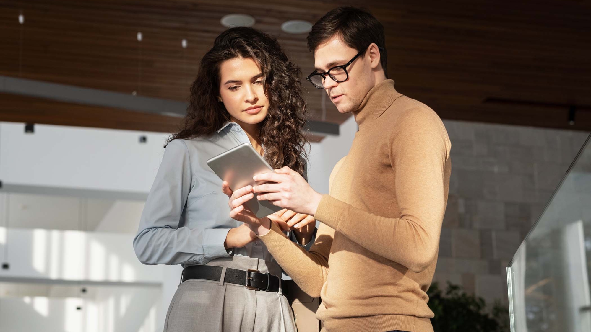 young-female-employee-listening-to-confident-male-UFSS59K.jpg